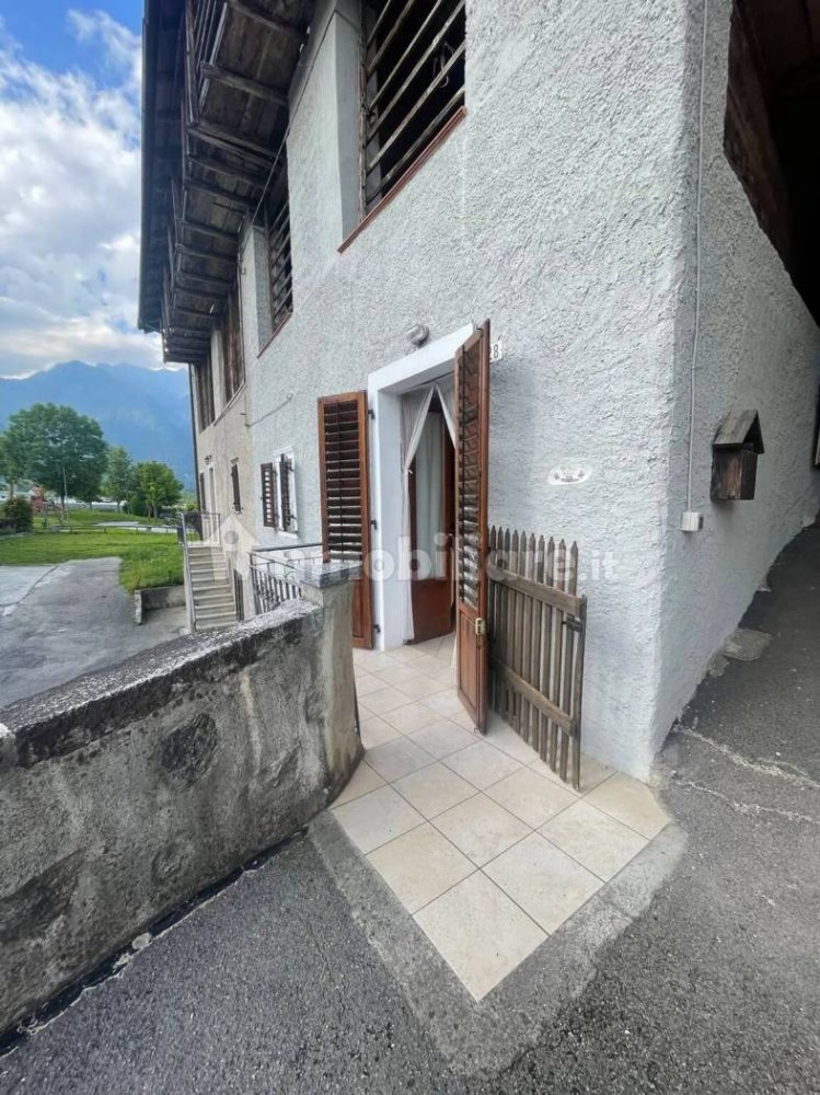 Villa de 5 dormitorios en Comano Terme, Italy No. 262624