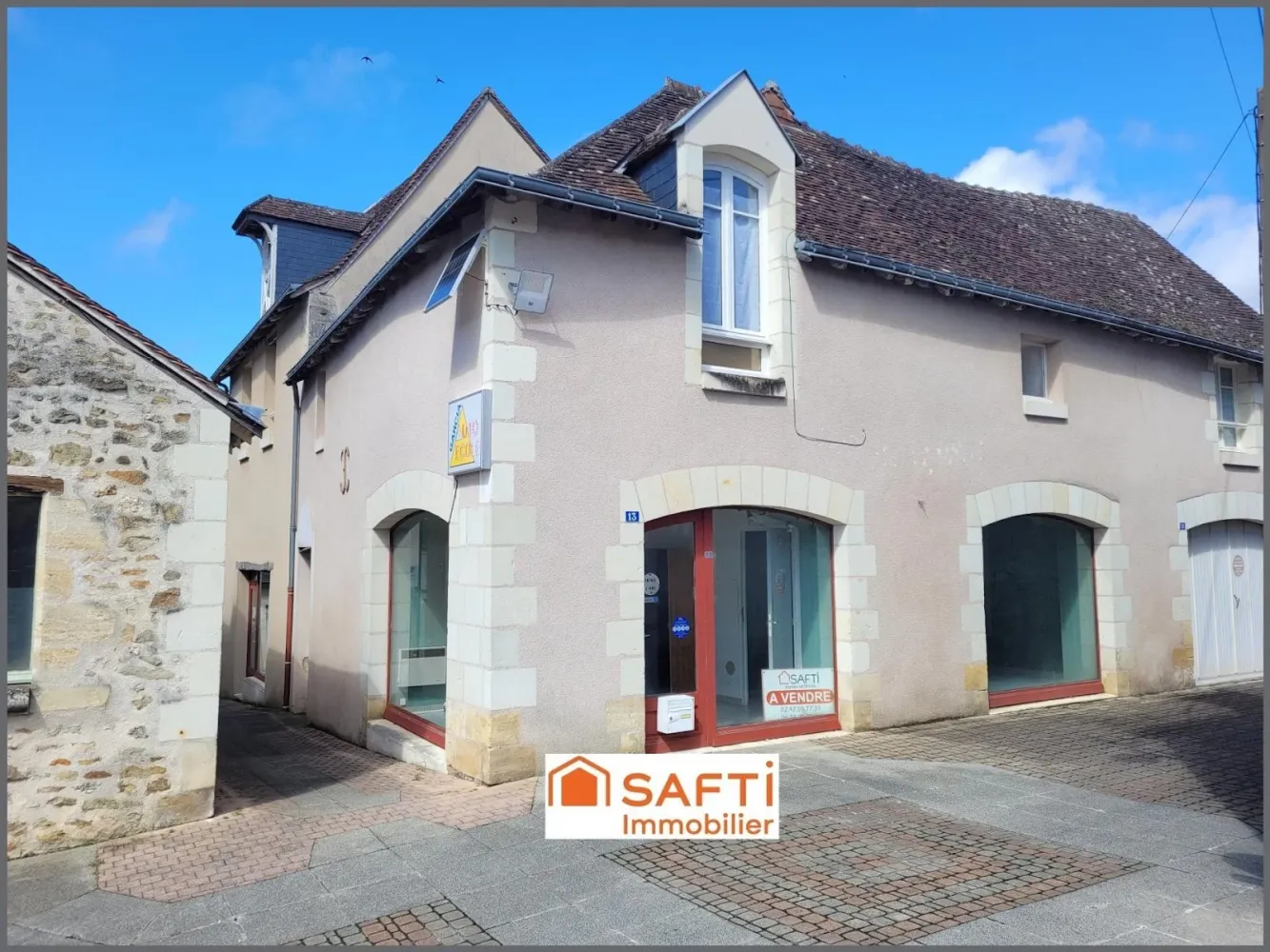 42m² Commercial property in Descartes, France No. 350959