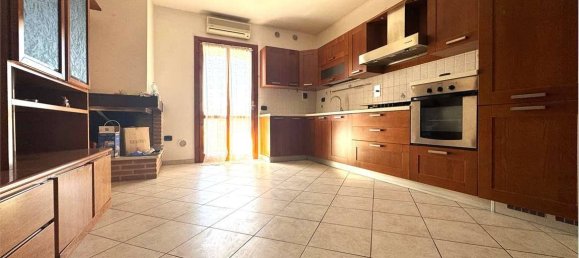 4 rooms Apartment in Pistoia, Italy No. 285468 3