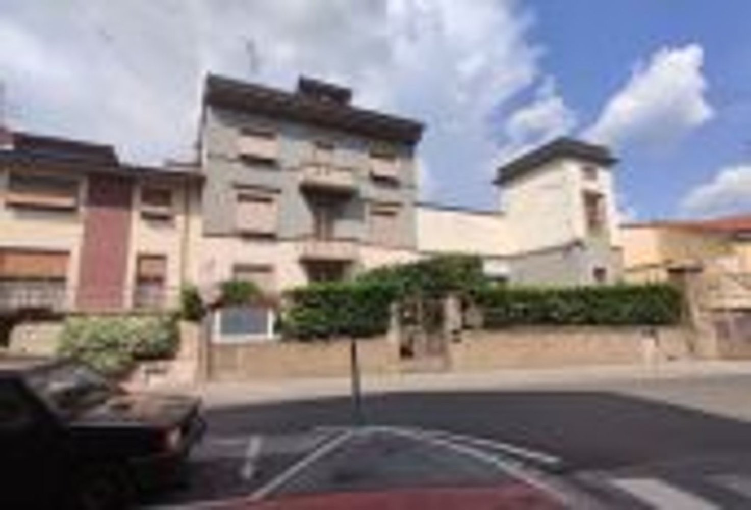 12 rooms Apartment in Prato, Italy No. 190786