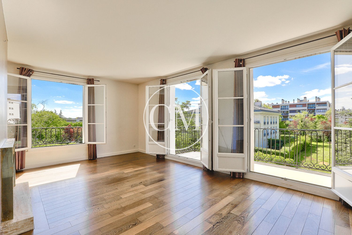 Dúplex de 4 dormitorios en Bailly, France No. 185595