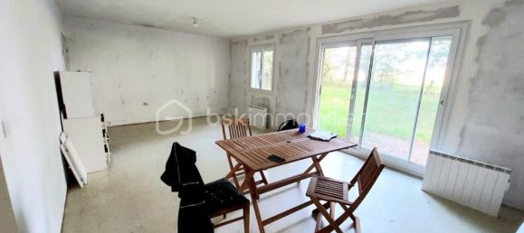 Casa de 3 dormitorios en Chateau-Renard, France No. 65767 4