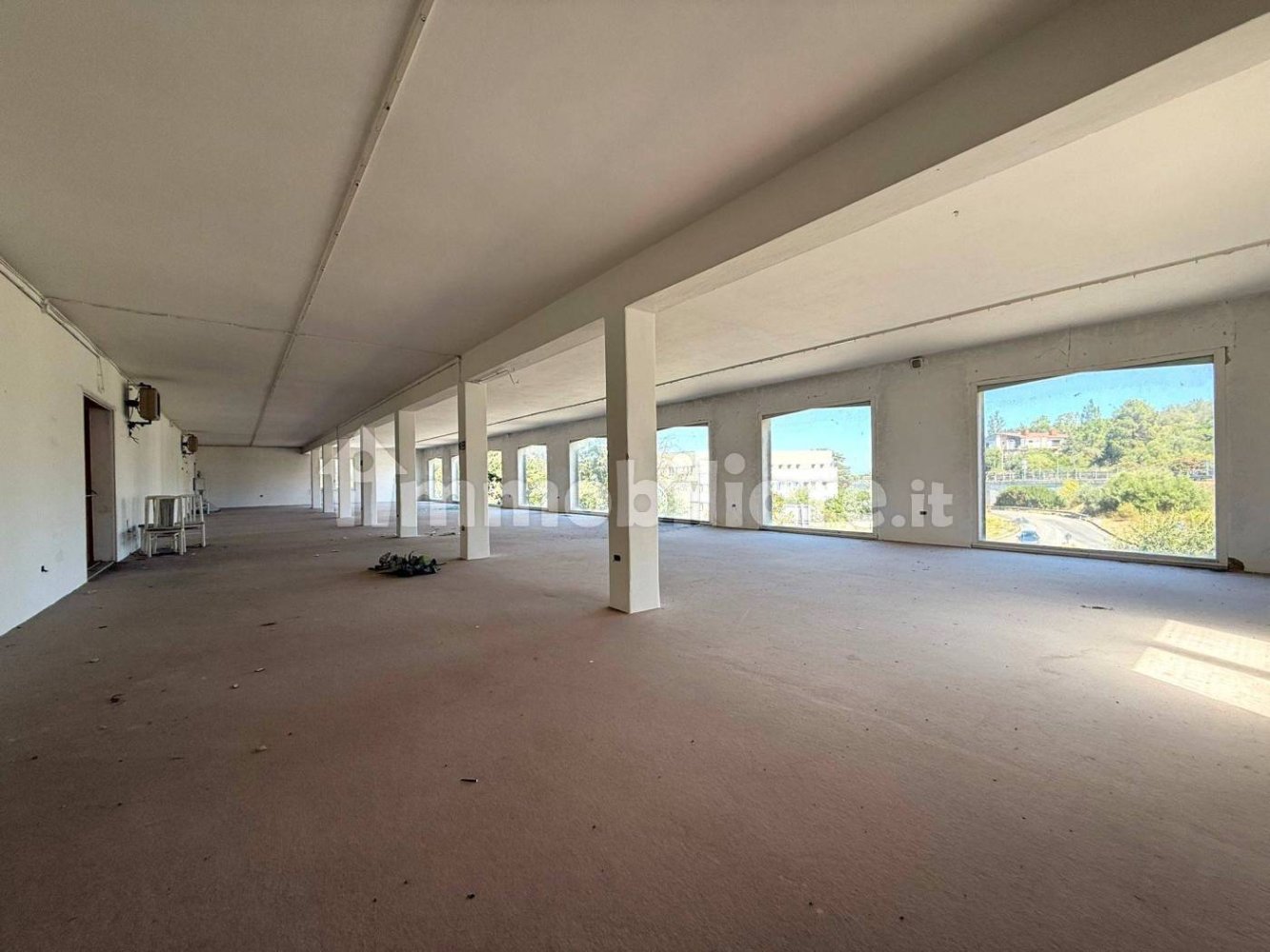 Lagerhaus in Sassari, Italy 1600m², Nr. 296385