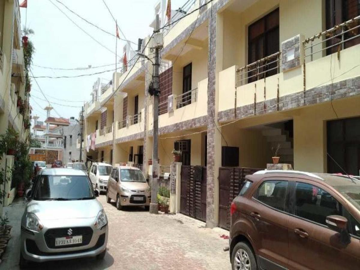 2 bedrooms House in Lucknow, India No. 6717