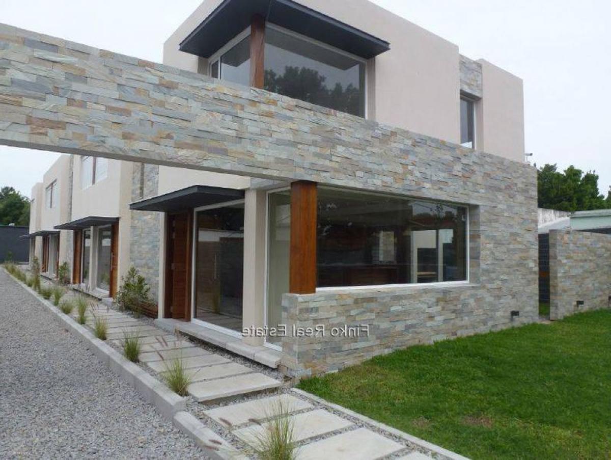 2 bedrooms House in Montevideo, Uruguay No. 11443