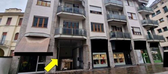 Apartamento de 5 habitaciónes en Busto Arsizio, Italy No. 12944 34