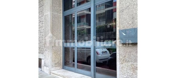 2 bedrooms Apartment in Rome, Italy No. 30378 2