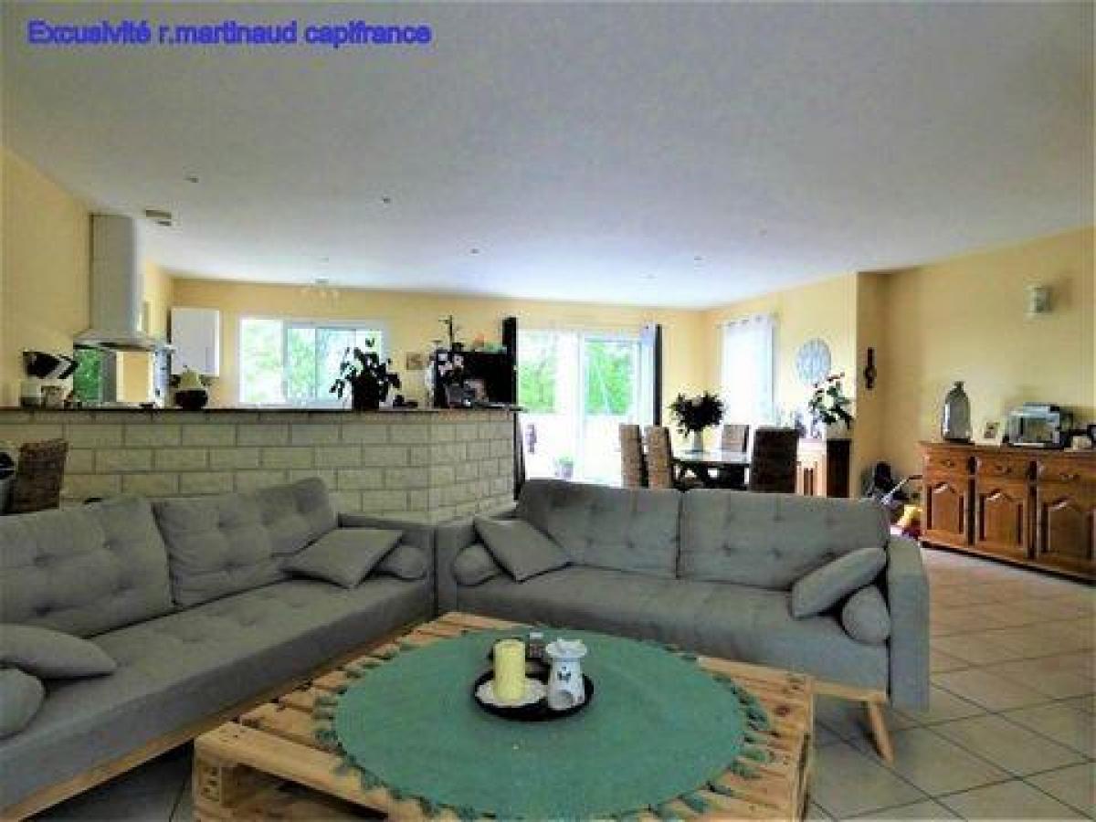 Casa de 4 dormitorios en Angouleme, France No. 32722