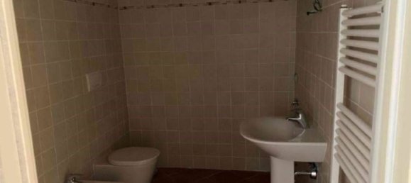 2 rooms Apartment in Ferrara, Italy No. 19582 10