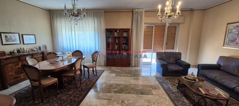 Apartamento de 4 habitaciónes en Erice, Italy No. 67214