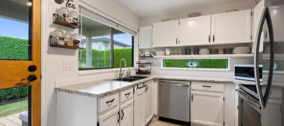 2 bedrooms House in British Columbia, Canada No. 1304 12