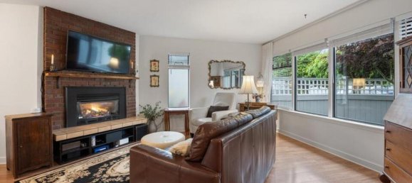 2 bedrooms House in British Columbia, Canada No. 1304 2