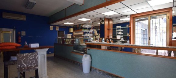 140m² Commercial property in Pescara, Italy No. 294499 12