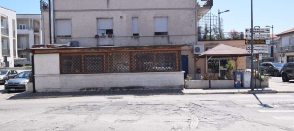 140m² Commercial property in Pescara, Italy No. 294499 3
