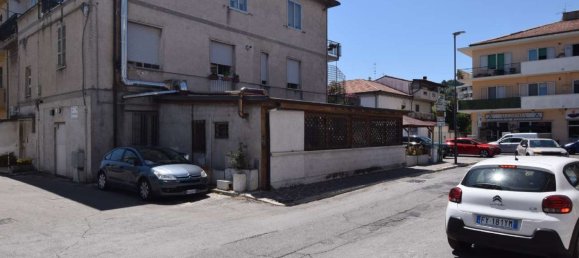 140m² Commercial property in Pescara, Italy No. 294499 5