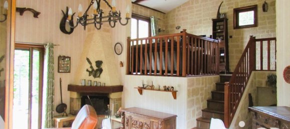 2 Schlafzimmer Haus in Saint-Genest-Lerpt, France, Nr. 275563 10