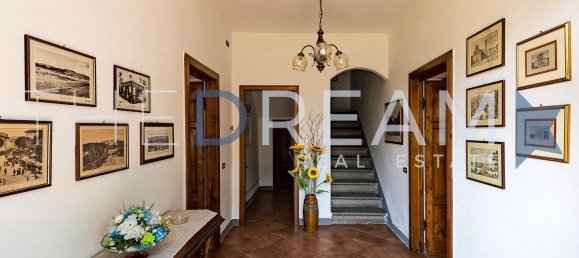 31 room Villa in Lucca, Italy No. 42665 42