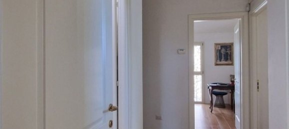 5 bedrooms Apartment in Parma, Italy No. 371133 11