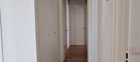 5 bedrooms Apartment in Parma, Italy No. 371133 16