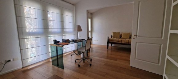 5 bedrooms Apartment in Parma, Italy No. 371133 17