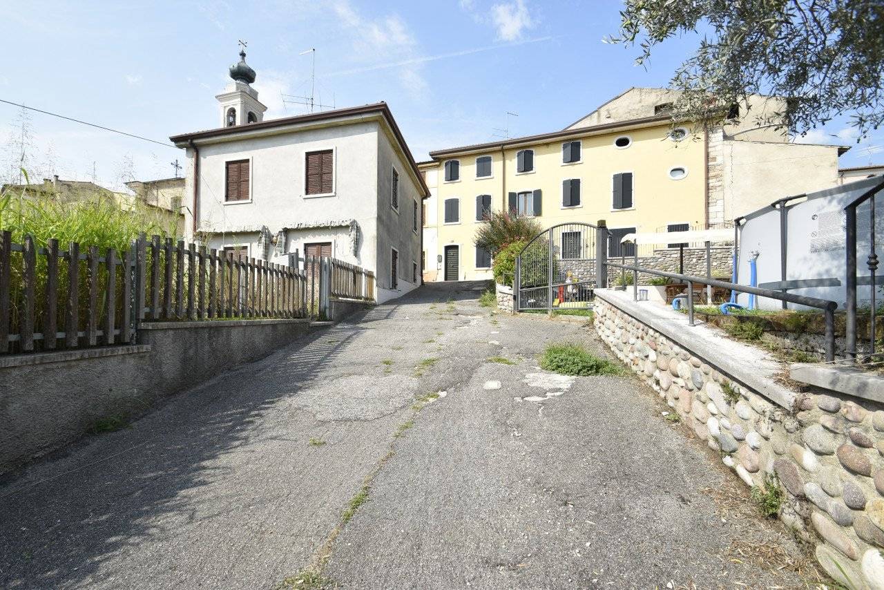 3 bedrooms House in Castelnuovo del Garda, Italy No. 310420