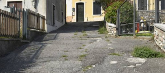 3 bedrooms House in Castelnuovo del Garda, Italy No. 310420 3