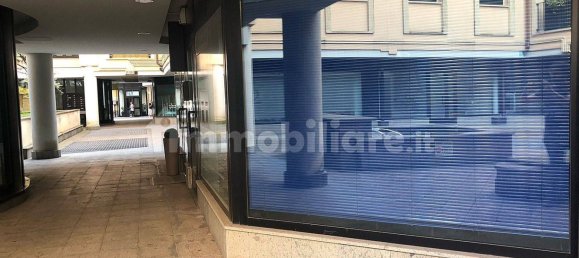 1-Zimmer Gewerbliche Immobilie in Varese, Italy, Nr. 125328 2