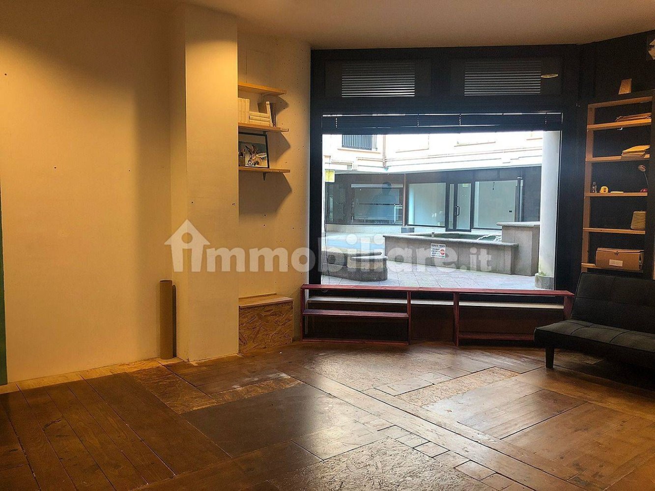 1-Zimmer Gewerbliche Immobilie in Varese, Italy, Nr. 125328