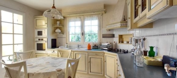 4 bedrooms House in Bayeux, France No. 360705 2