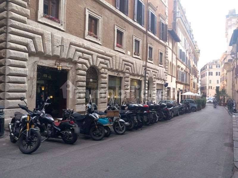 2 bedrooms Commercial property in Rome, Italy No. 319223