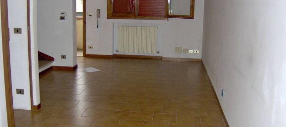 4 rooms House in Terre del Reno, Italy No. 62870 3