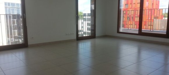 4 rooms Apartment in Saint-Denis, France No. 309211 5