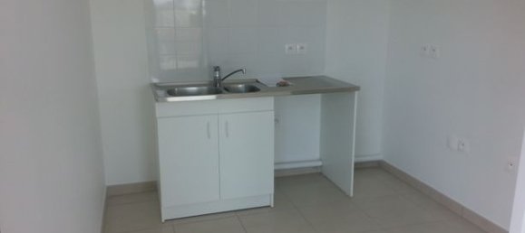 4 rooms Apartment in Saint-Denis, France No. 309211 7