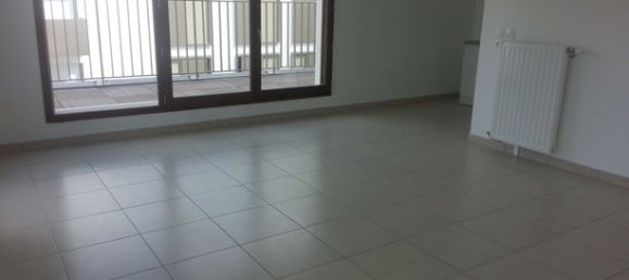 4 rooms Apartment in Saint-Denis, France No. 309211 8