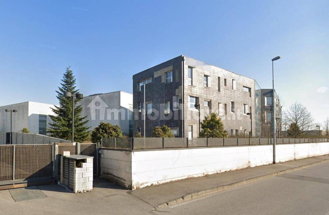 5 rooms Office in Concorezzo, Italy No. 305962