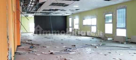 5 rooms Office in Concorezzo, Italy No. 305962 8