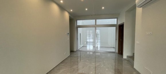 3 bedrooms Villa in Limassol, Cyprus No. 2242 8