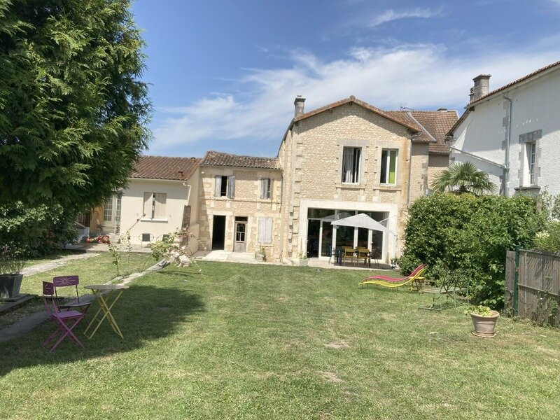 4 bedrooms House in Barbezieux-Saint-Hilaire, France No. 277505