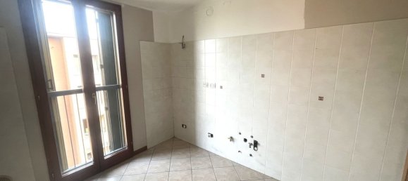 Квартира с 2 комнатами в Опера, Италия № 25639 9