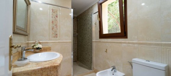 5 bedrooms Villa in Marbella, Spain No. 112547 10