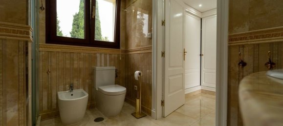 5 bedrooms Villa in Marbella, Spain No. 112547 13