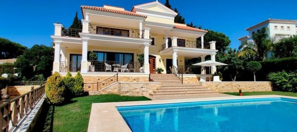 5 bedrooms Villa in Marbella, Spain No. 112547 2