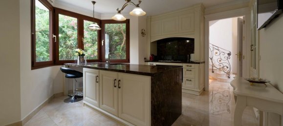 5 bedrooms Villa in Marbella, Spain No. 112547 6