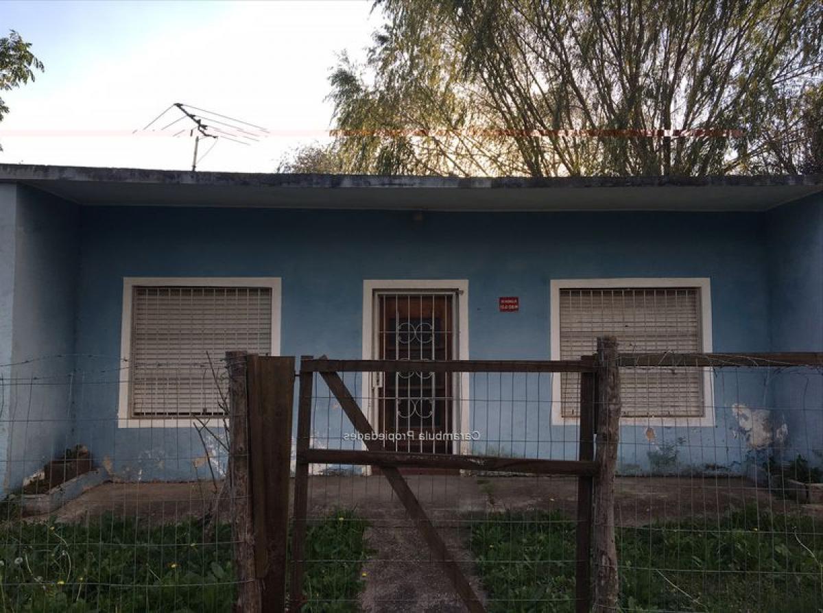 Casa de 2 dormitorios en Canelones, Uruguay No. 10234