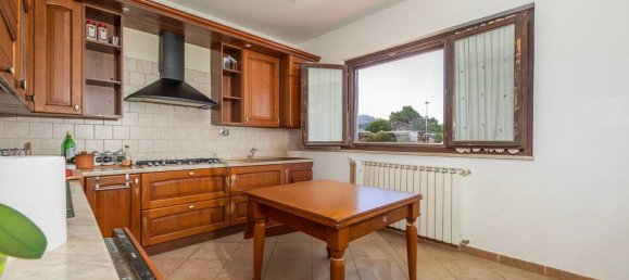 Квартира с 3 спальнями в Фьюмичино, Италия № 360612 2