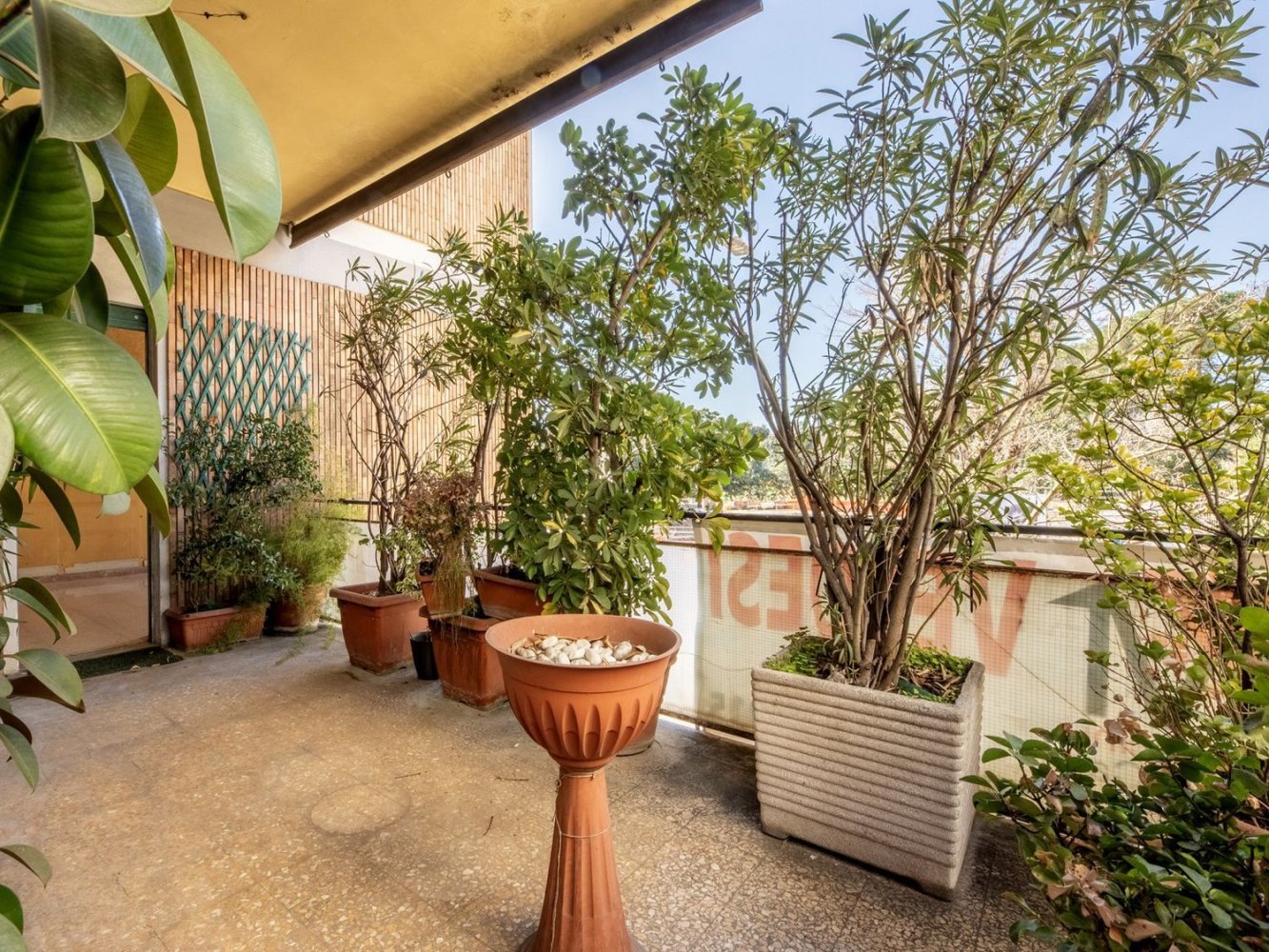 5 rooms Apartment in Rome, Italy No. 221185