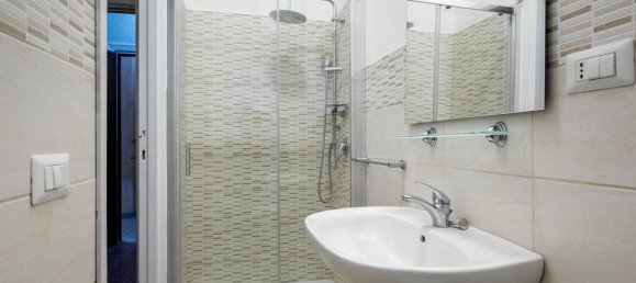 5 rooms Apartment in Rome, Italy No. 221185 5