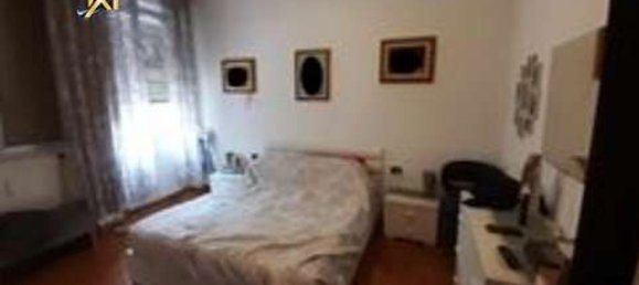 4-salle Appartement à Busto Arsizio, Italy No. 185536 17