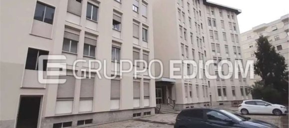 4-salle Appartement à Busto Arsizio, Italy No. 185536 12