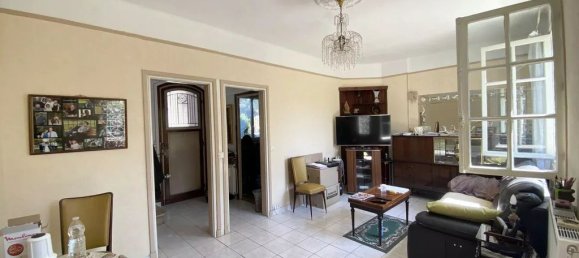 2 bedrooms House in Suresnes, France No. 143234 4